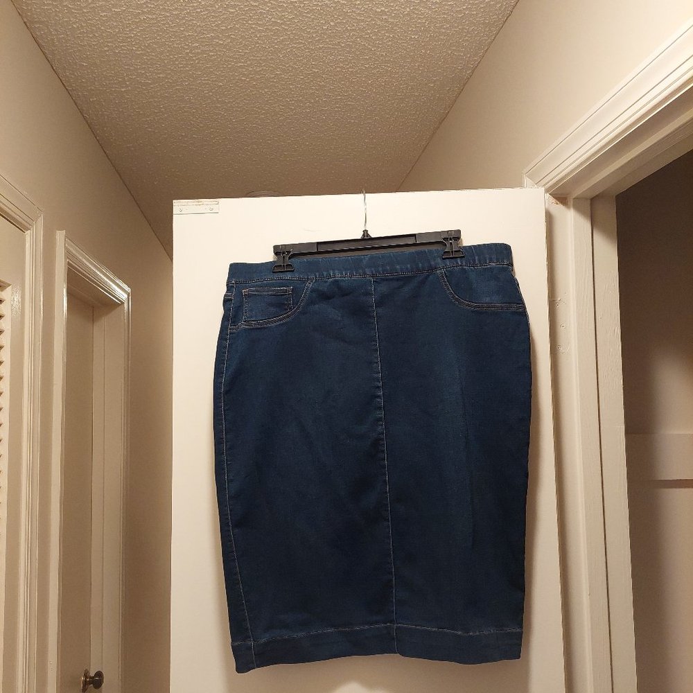 NWOT One-5-One denim skirt, Size L